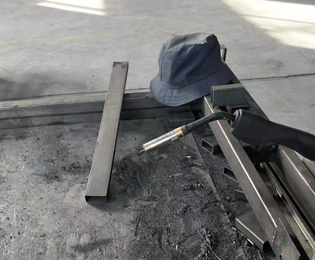 倉(cāng)庫(kù)貨架焊接工作臺(tái)